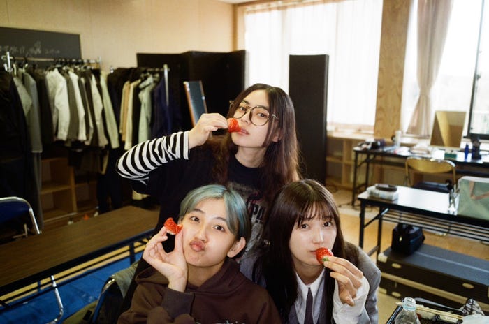 (上から時計回りに)水野響心、五百城茉央、花音(提供写真)