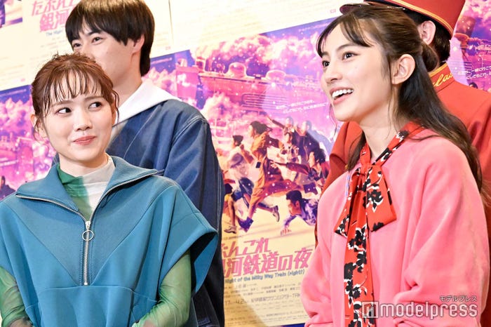 田村真佑、久保田紗友 (C)モデルプレス