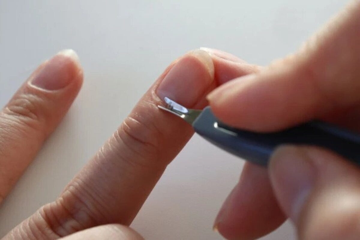 ダイソー　2WAYキューティクルスティック