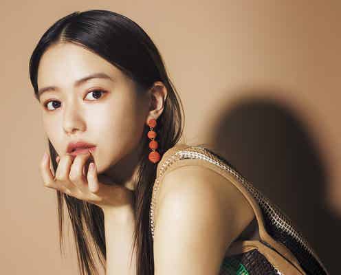 山本舞香、艶めく素肌で魅了 芸能界で憧れる2人のビッグな先輩語る
