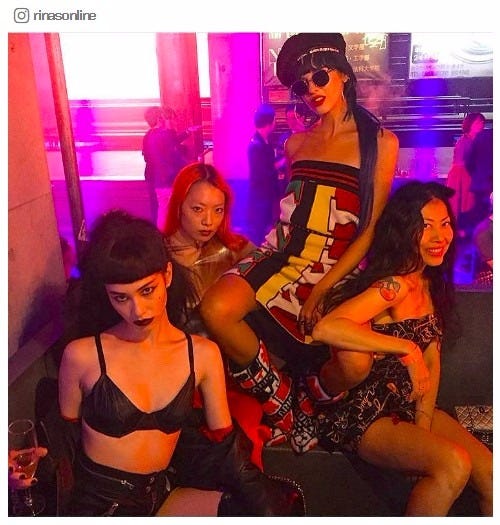 (左から)水原希子、リナ/Rina Sawayama Instagramより