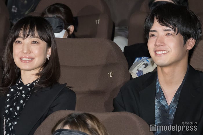 菅野美穂、赤楚衛二(C)モデルプレス