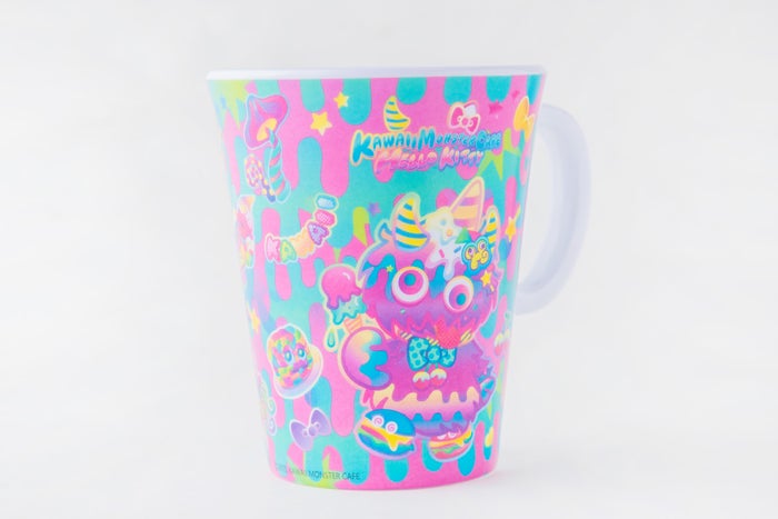 スーベニアコラボカップ 980円（税別）／（C）1976, 2019 SANRIO CO.,LTD.APPROVAL NO. S601424 （C）KAWAII MONSTER CAFE