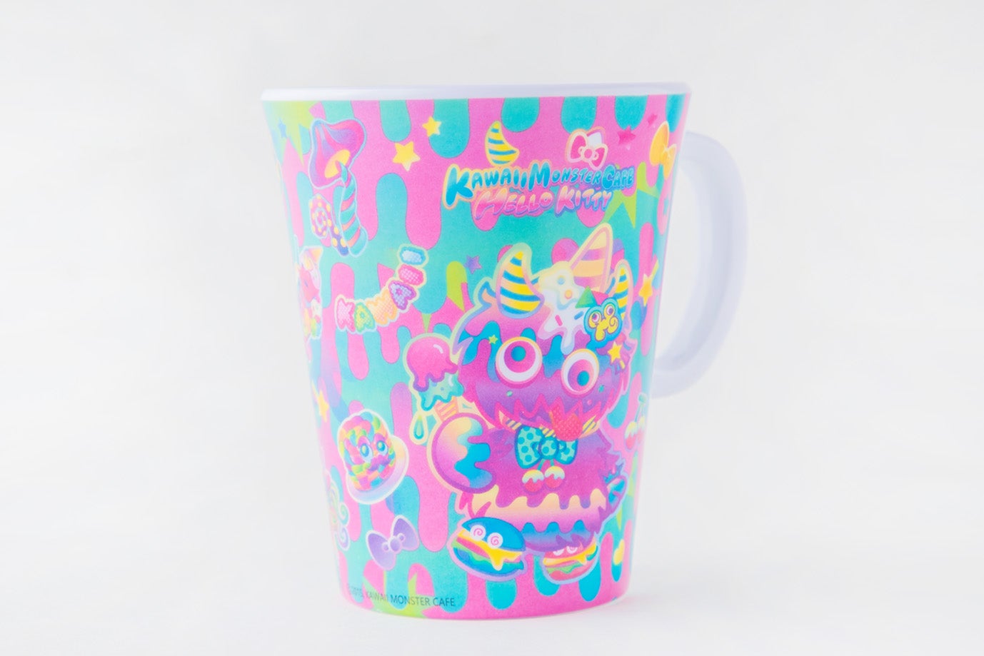 スーベニアコラボカップ 980円（税別）／（C）1976, 2019 SANRIO CO.,LTD.APPROVAL NO. S601424 （C）KAWAII MONSTER CAFE