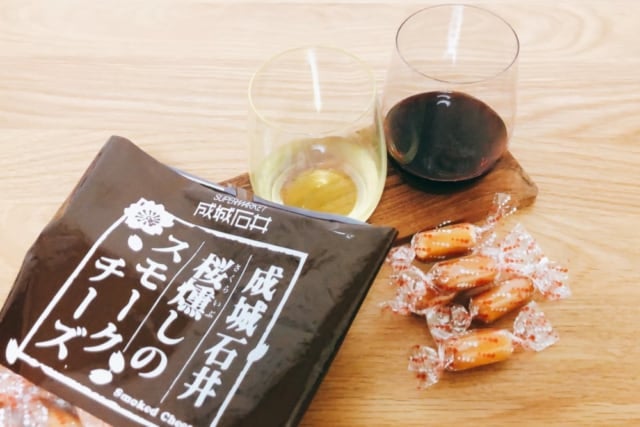 桜燻しのスモークチーズ ワインと