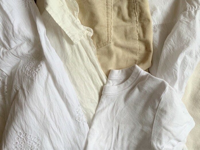 夏らしいイメージの強い色でも、素材によって涼しさが異なるのでしっかり確認するのがおすすめです
