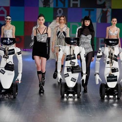 ドルチェ&ガッバーナ ロボットのショーを開催