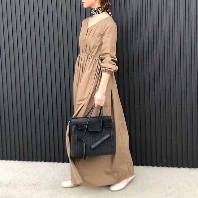 ワンマイル服をさりげなくブラッシュアップ スカーフアレンジ を今こそマスター モデルプレス