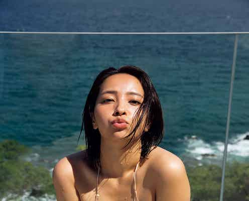 水崎綾女、妖艶な美ボディ披露