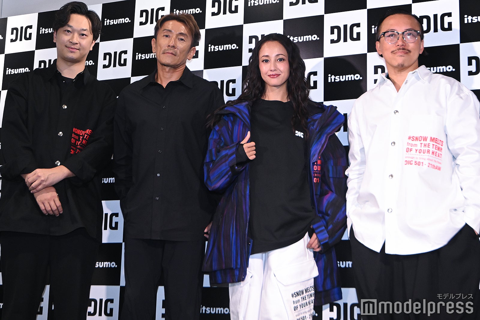 （左から）一法師拓門氏、西村晃一選手、沢尻エリカ、レスリー・キー氏（C）モデルプレス