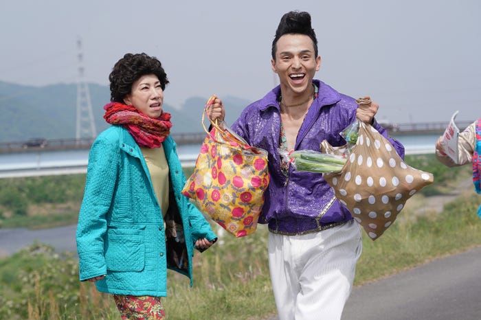 (右)満島真之介/「ナンバMG5」第5話より(C)フジテレビ