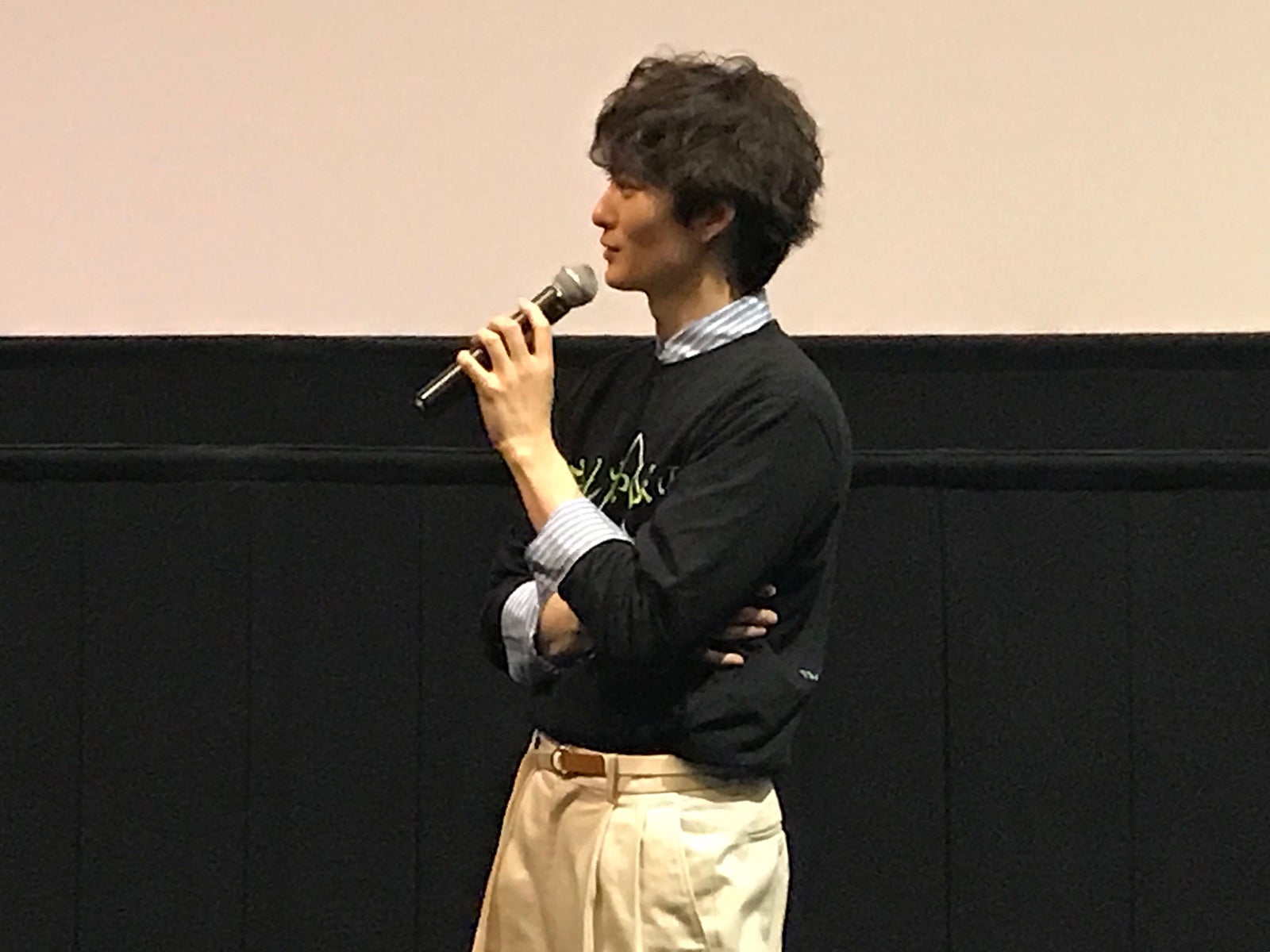 岡田将生 （C）2021映画「さんかく窓の外側は夜」製作委員会 （C）Tomoko Yamashita/libre