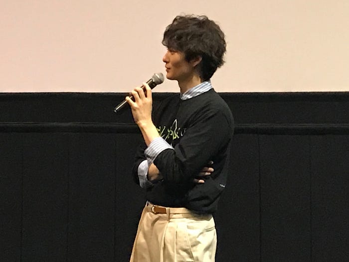 岡田将生 (C)2021映画「さんかく窓の外側は夜」製作委員会 (C)Tomoko Yamashita/libre