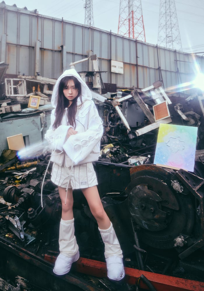 ジャケット写真/伊藤萌々香(提供写真)