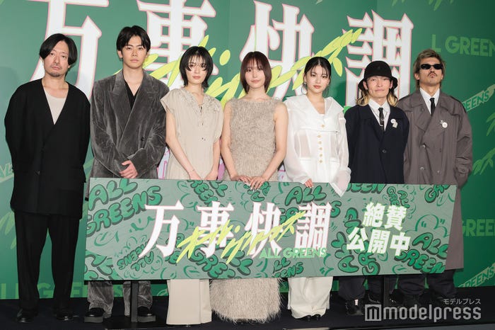 (左から)児山隆監督、黒崎煌代、吉田美月喜、南沙良、出口夏希、OCHAN、Anabebe(C)モデルプレス