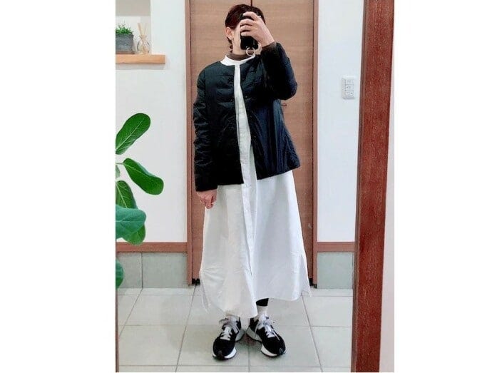 どんなコーデにも合わせやすいノーカラーのダウンは重宝間違いなし 出典:WEAR