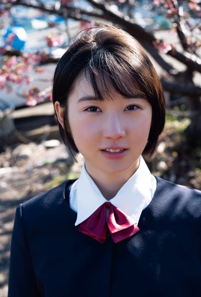 甲斐心愛/「B.L.T.graduation2022高校卒業」セブンネットショッピング購入特典ポストカード (画像提供:東京ニュース通信社)