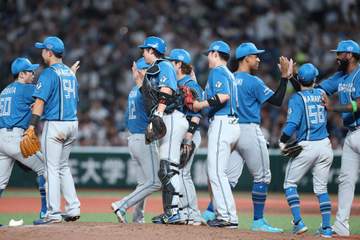 西武ファンが激熱エール「ホークス倒せ！ファイターズ！」敗退直後、日本ハムへエール 西武ナインには大きな拍手送る