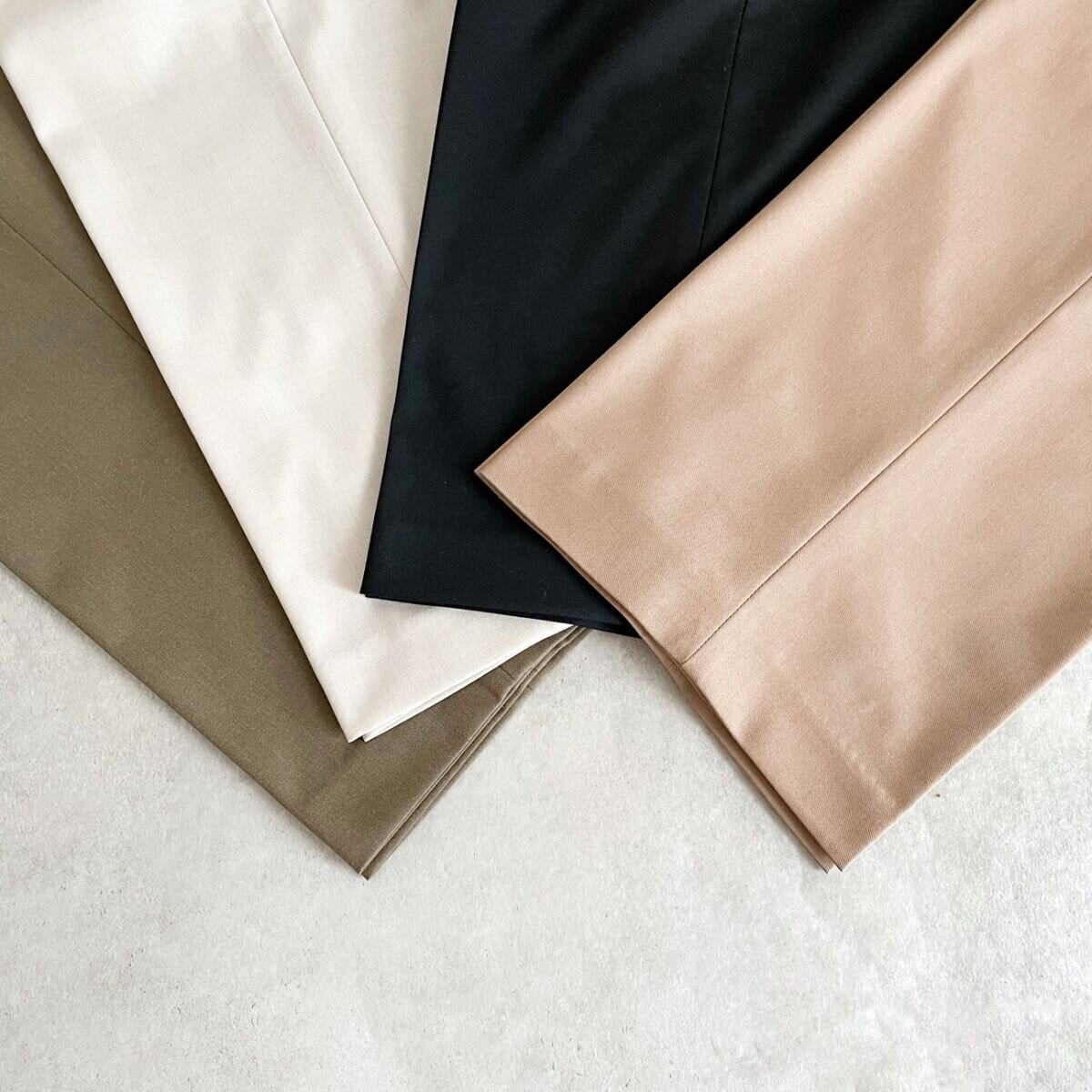 ユニクロタックワイドパンツ　4カラー