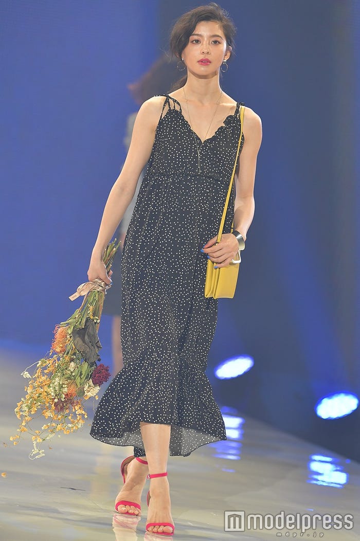 朝比奈彩(C)モデルプレス