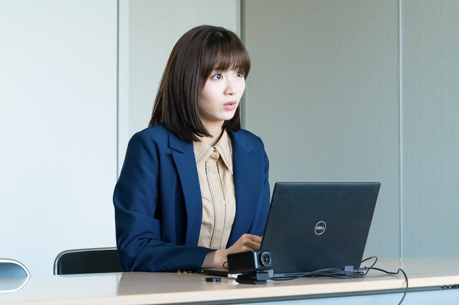 岡崎紗絵「ケイジとケンジ、時々ハンジ。」第4話より（C）テレビ朝日