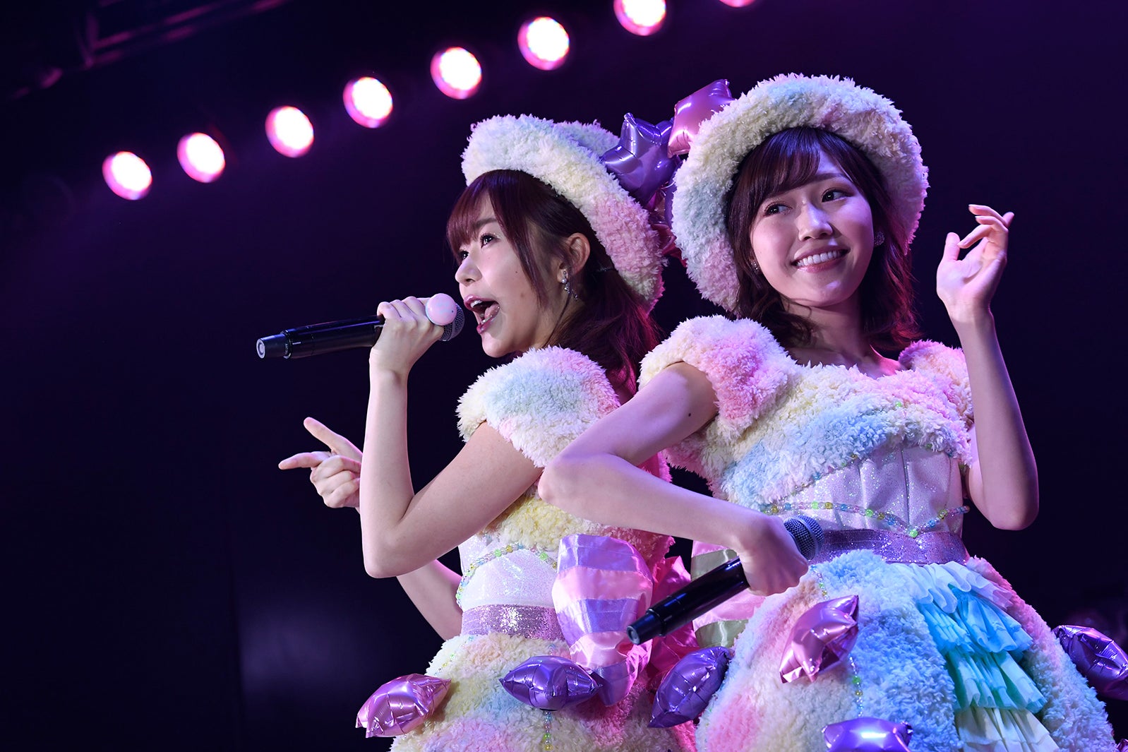 希少新品AKB48渡辺麻友（まゆゆ）卒業コンサート限定マフラー