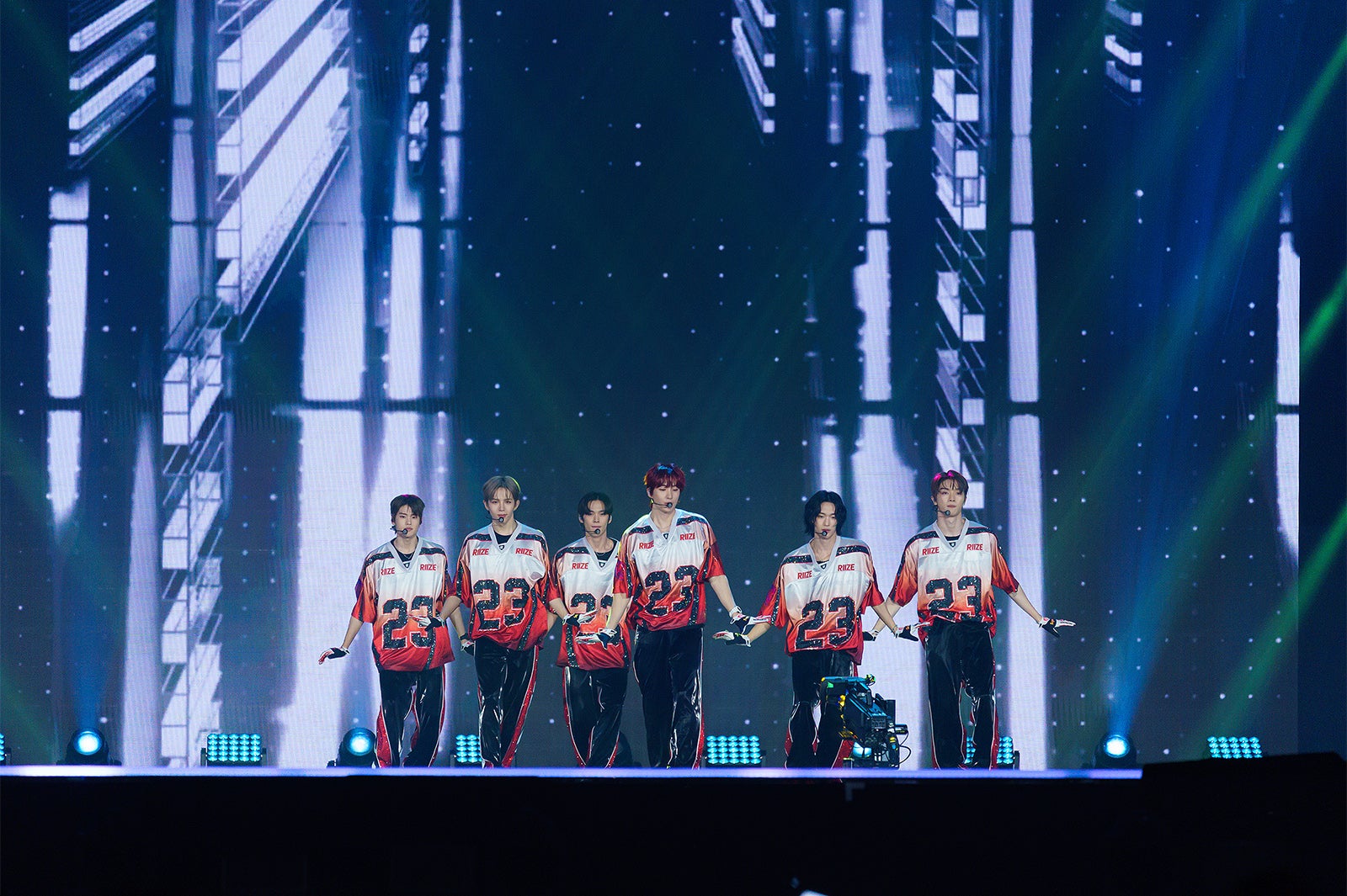 RIIZEウォンビン＆ショウタロウ、客席降臨でダンスブレイク 歓声止まず＜2023 MAMA AWARDS DAY2＞