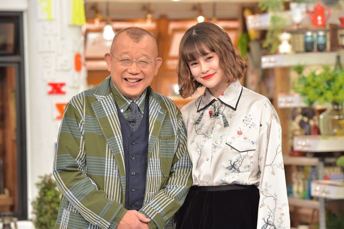 笑福亭鶴瓶、emma(C)TBS