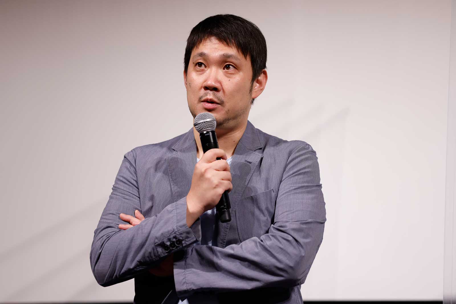 濱口竜介監督（C）2021『ドライブ・マイ・カー』製作委員会