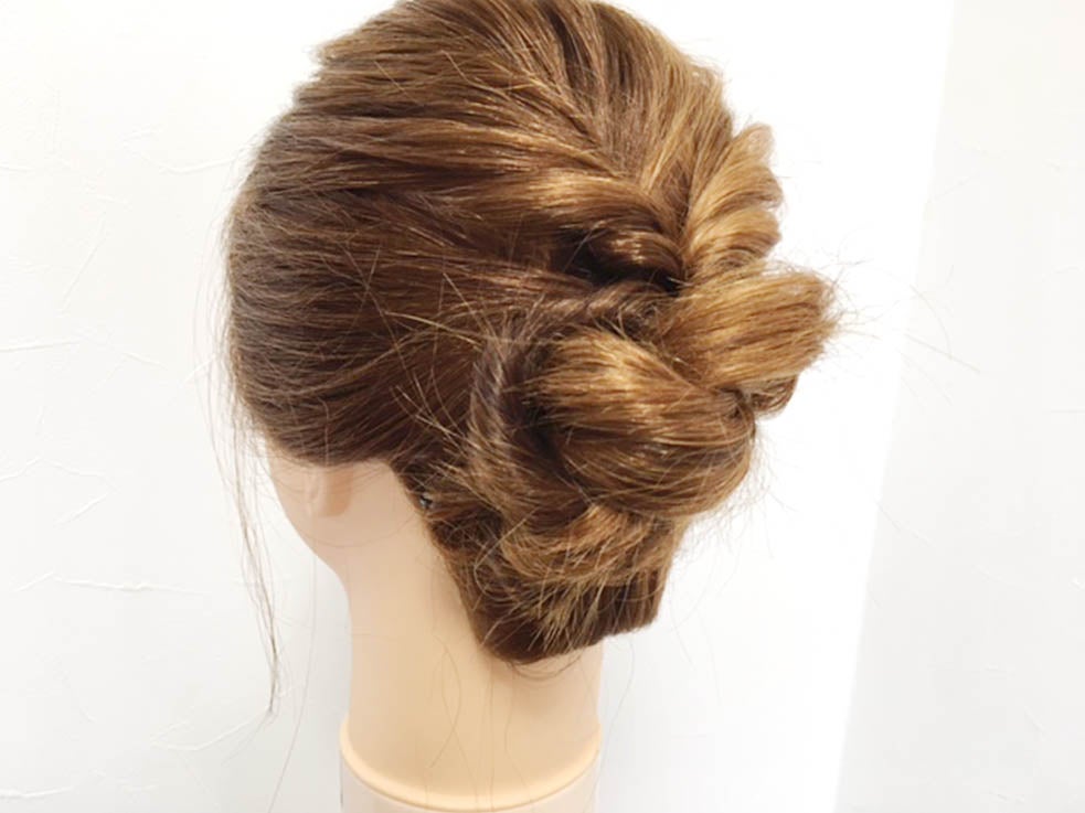 簡単アップスタイル 自分でできる ワンランク上のくるりんぱ のアレンジレシピ モデルプレス
