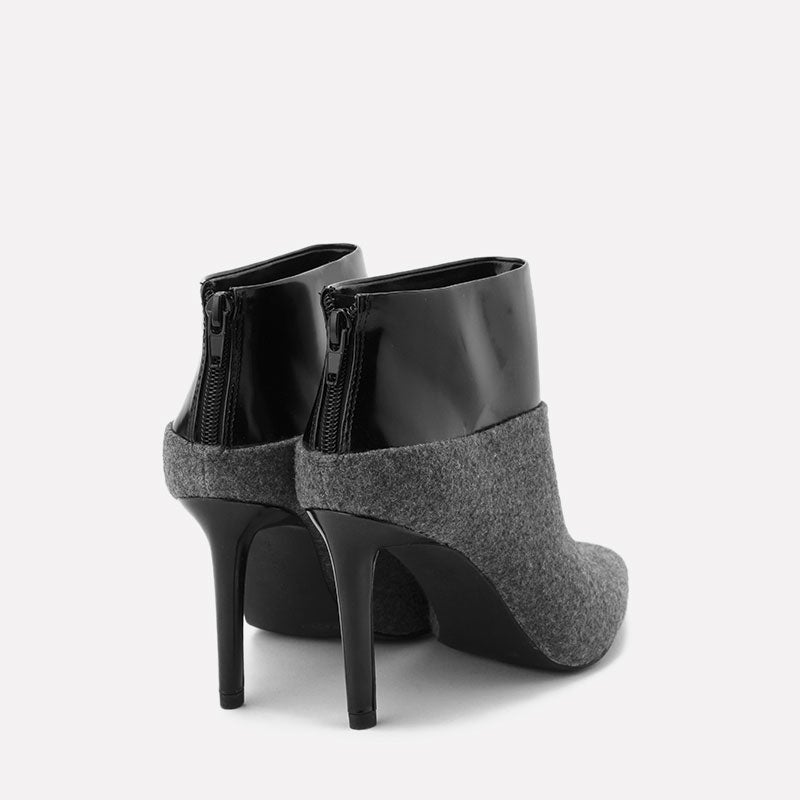 デュオトーンスティレットブーティ「CHARLES & KEITH」9,612円（税込）／画像提供：CHARLES & KEITH