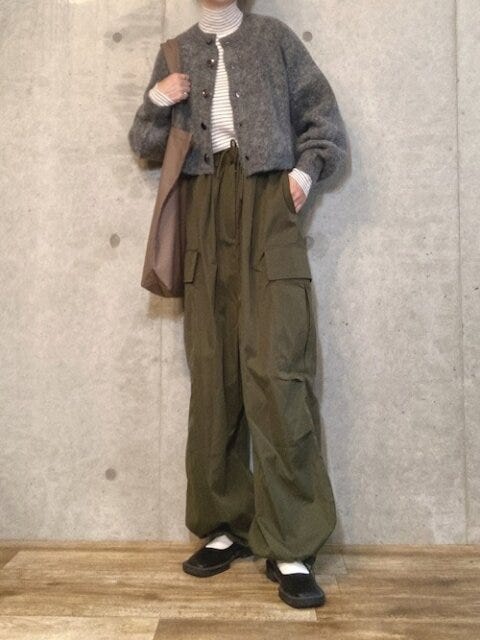 カーゴパンツ　コーデ
