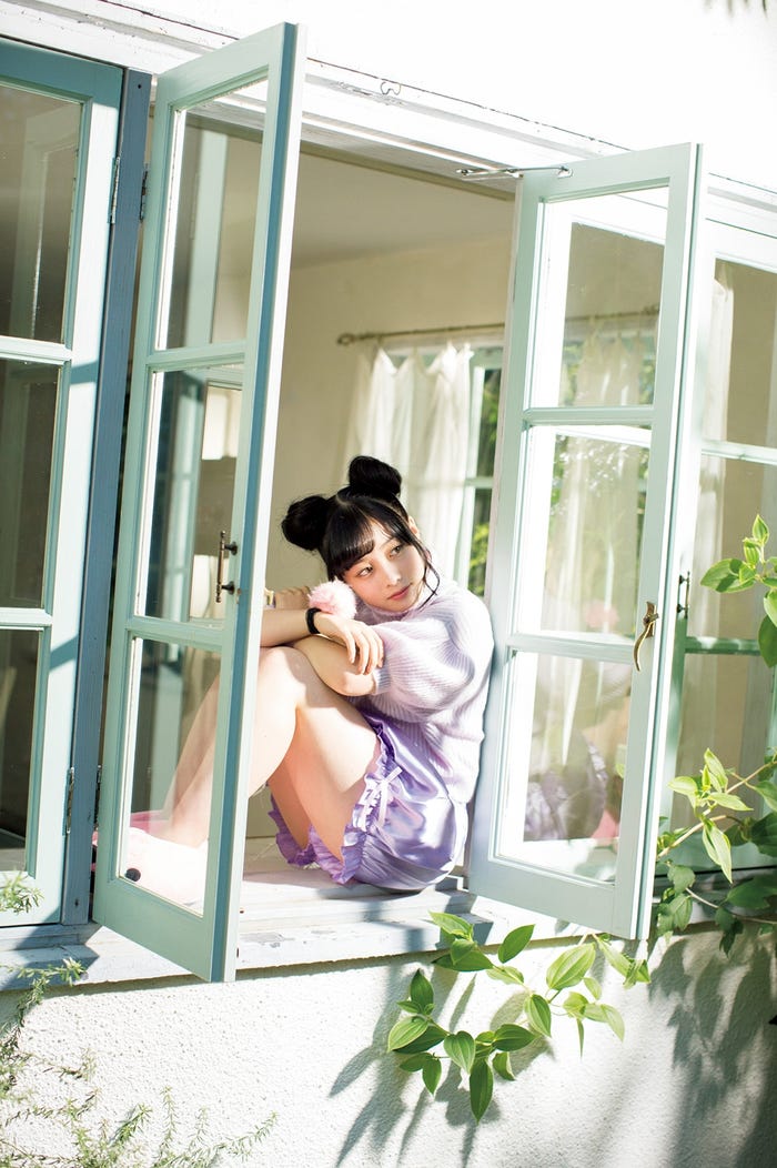 橋本環奈(C)藤本和典/ヤングマガジン