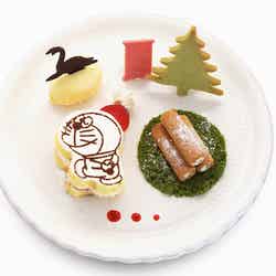 はらっぱプレートクリスマスバージョン～1,250円／画像提供：川崎市 藤子・F・不二雄ミュージアム