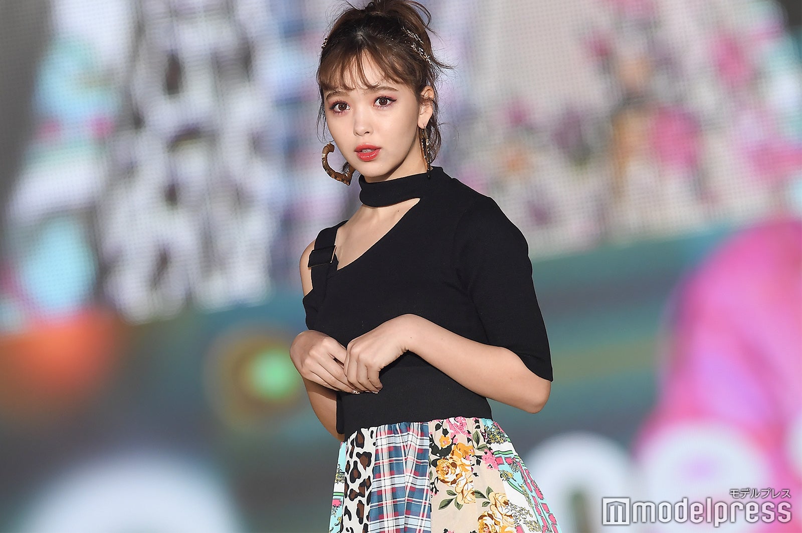 藤田ニコル、美肌ちら見せ 技ありショルダーでキュート＆SEXYオーラ＜関コレ2019S／S＞