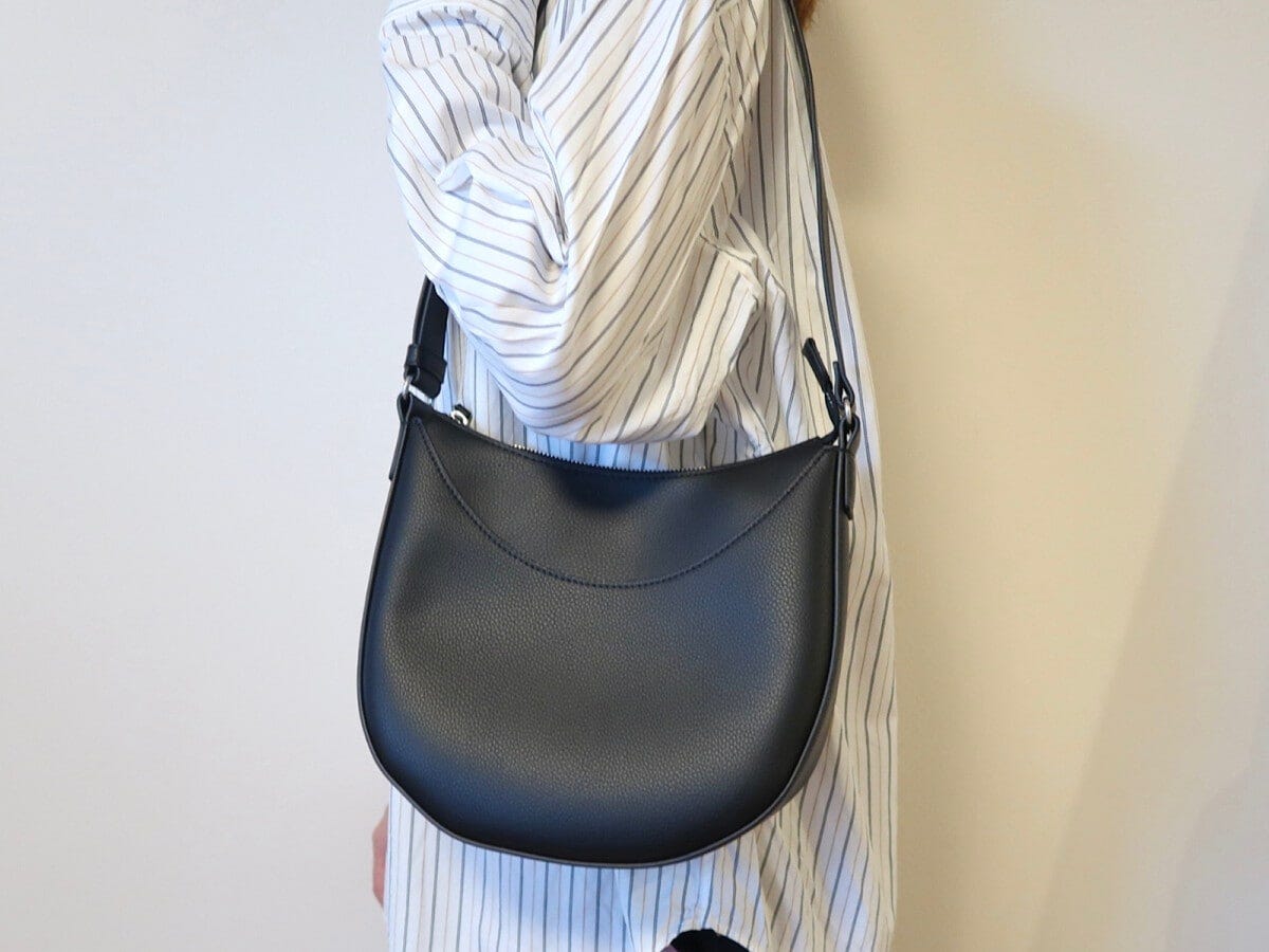 何にでも合わせやすいクリーンなルックスが◎