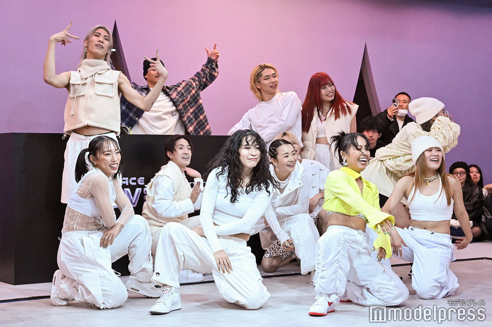 新曲「MOVE」をダンスパフォーマンスするRIEHATA（C）モデルプレス