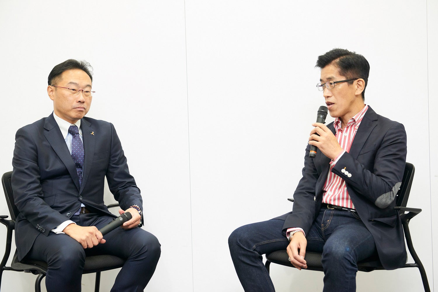 臼井朋貴氏、岸博幸氏（提供写真）