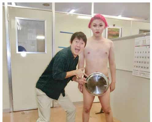 ぺえ「上はポロリ」ほぼ裸の衝撃ショット公開 “ぺえ100%”になる