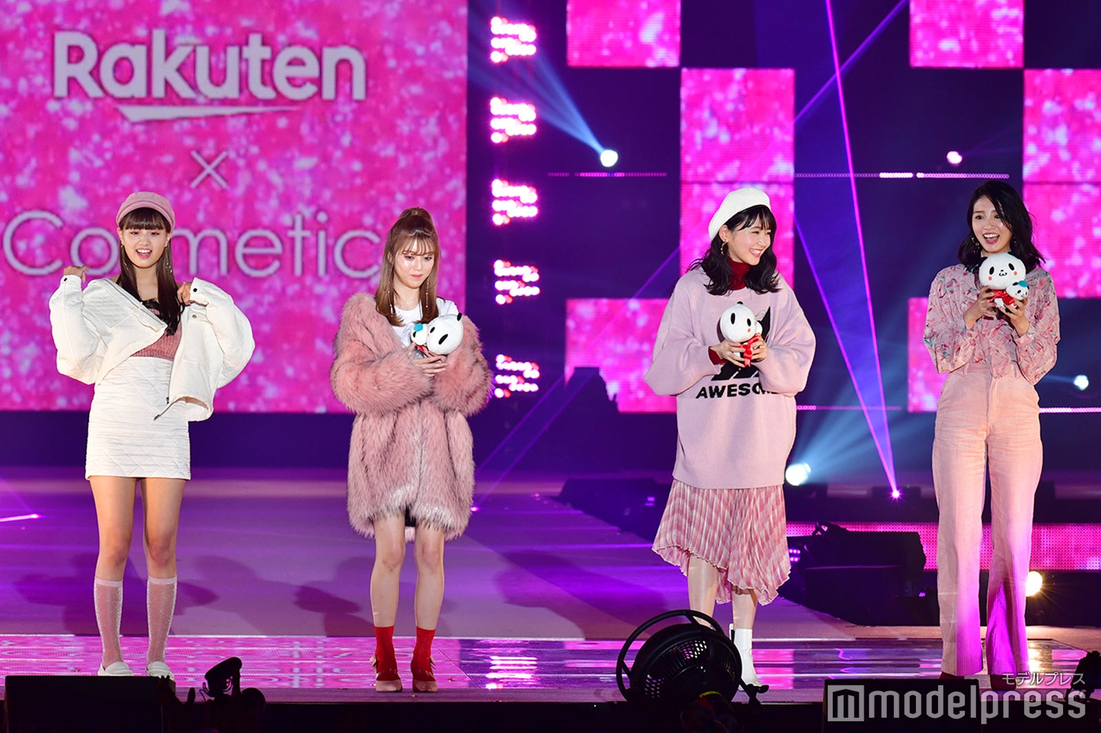 （左から）鶴嶋乃愛、中野恵那、久間田琳加、青島妃菜（C）モデルプレス