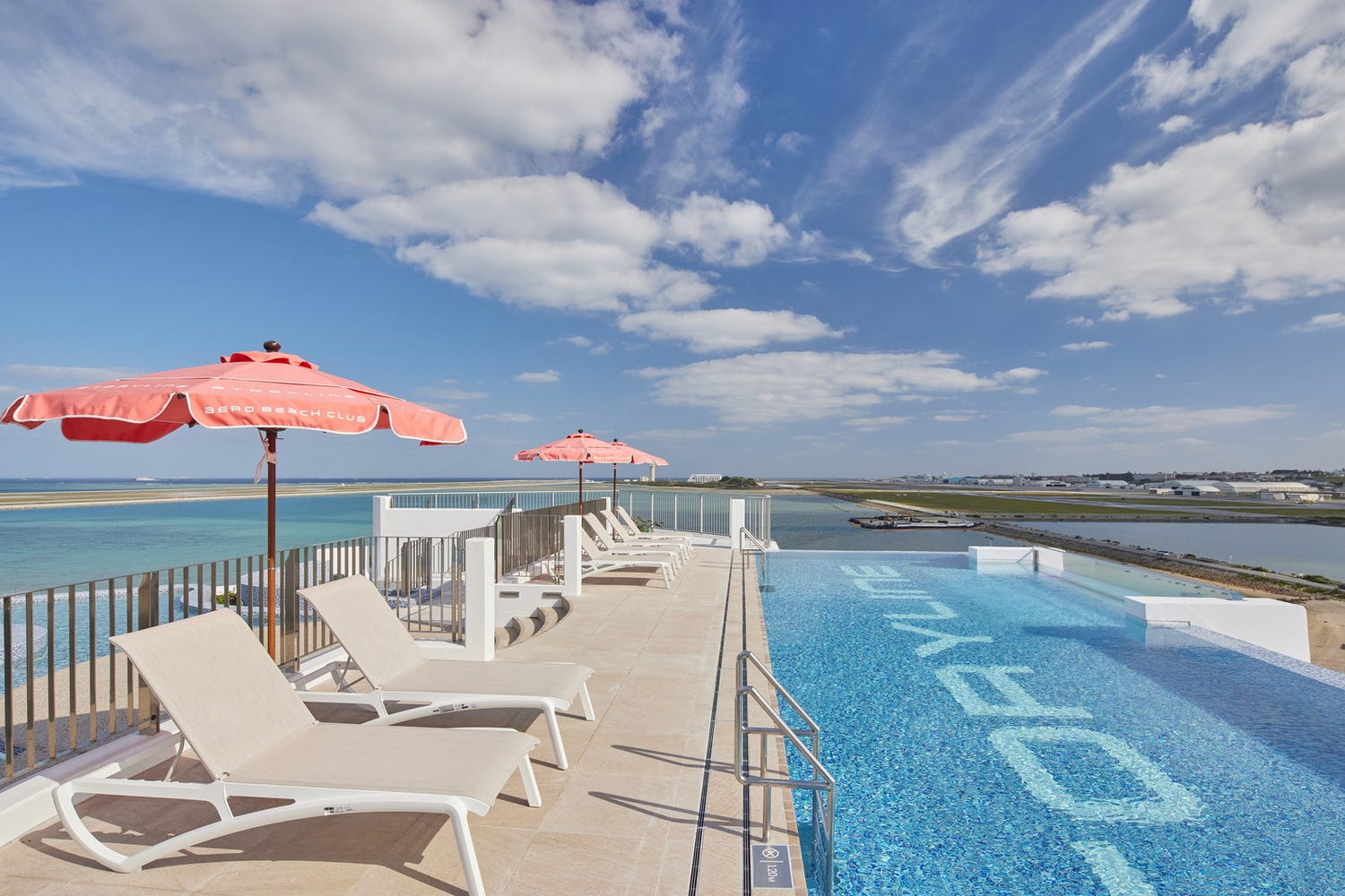 沖縄にリゾートホテル「ストーリーライン瀬長島」インフィニティプール・屋外温泉スパでリフレッシュ