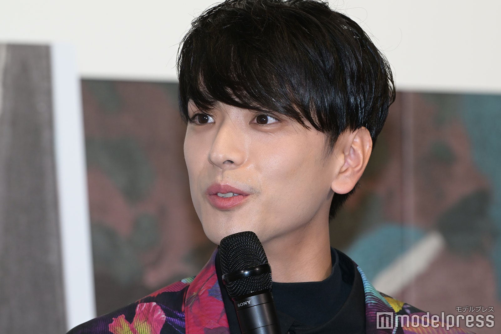 黒羽麻璃央 （C）モデルプレス