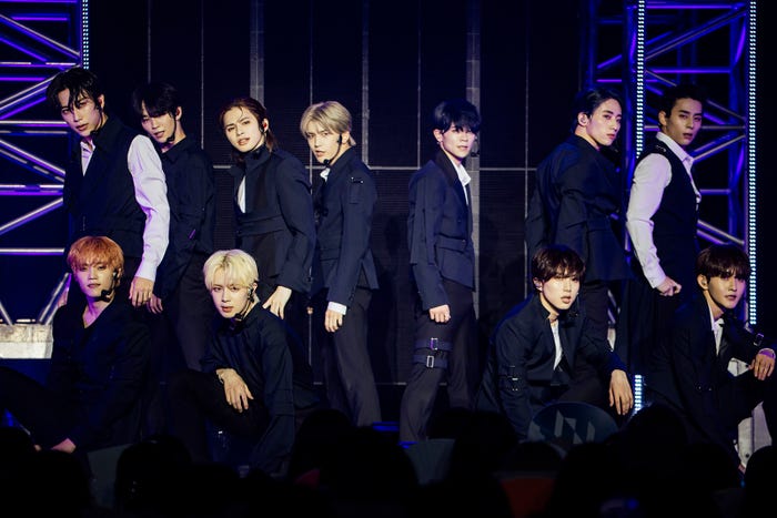 「INI COMEBACK SHOW」(C)LAPONE ENTERTAINMENT