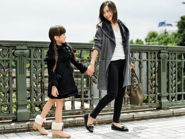 mama：コーディガン￥5,900、靴￥4,900／以上axes femme、Kids：コート￥6,900、靴￥4,900／以上axes femme（C）TOPLOG