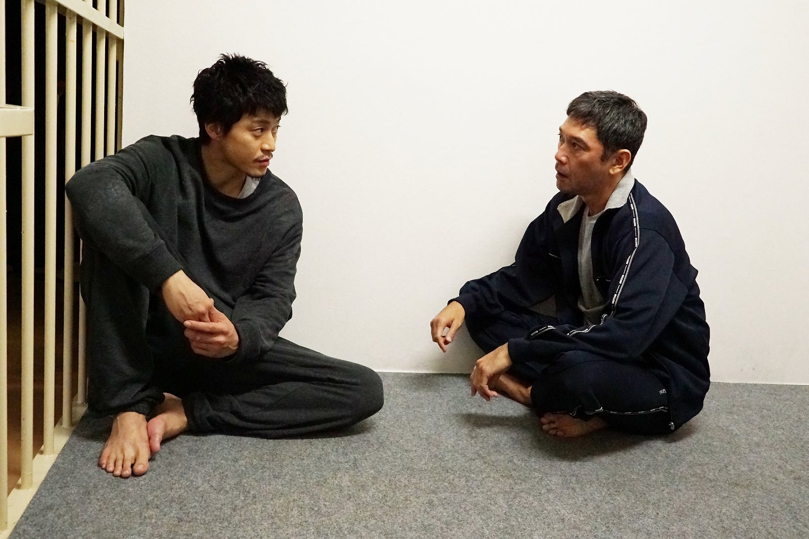 小栗旬、杉本哲太（C）関西テレビ