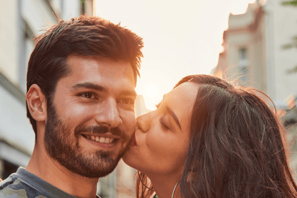 男性がして欲しいと願う 彼女からのキス とは それはズルい モデルプレス
