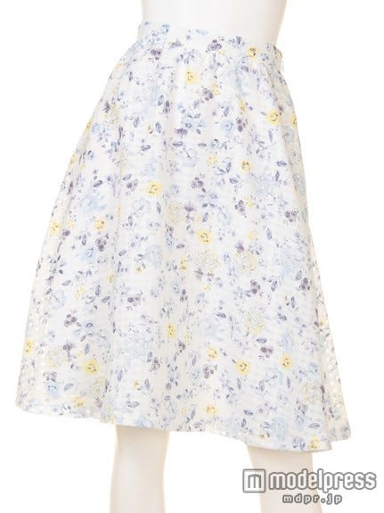 ボタニカルローズプリントスカート「L'EST ROSE」11,880円(税込)