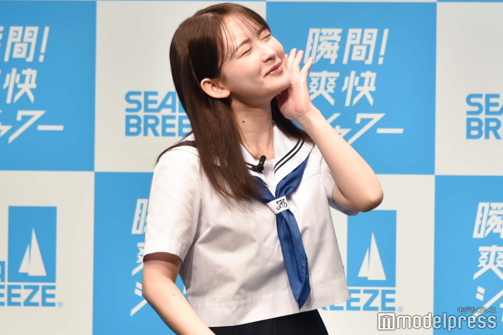 シーブリーズのジェスチャーをする畑芽育（C）モデルプレス