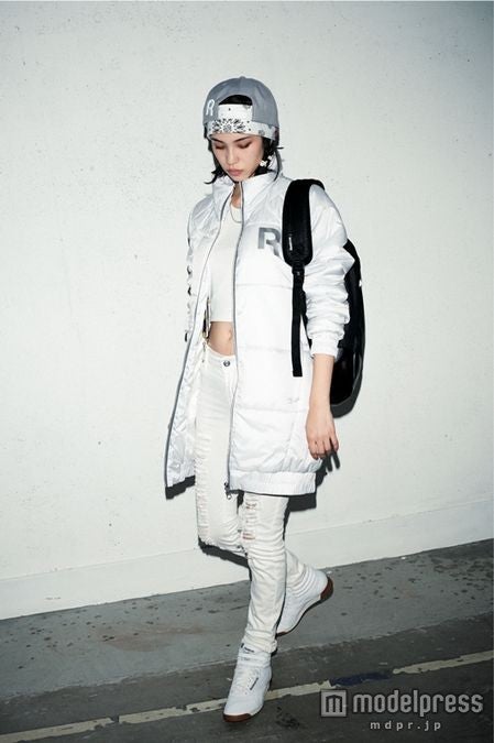 「Reebok CLASSIC」2013秋冬ウィメンズコレクションを着こなす水原希子／「ルックブック」ビジュアルより