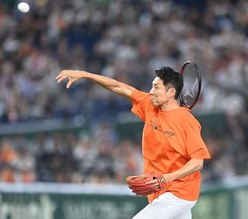 巨人 逆転優勝「できる！」ファーストピッチでノーバン投球の松岡修造から熱いゲキでエール